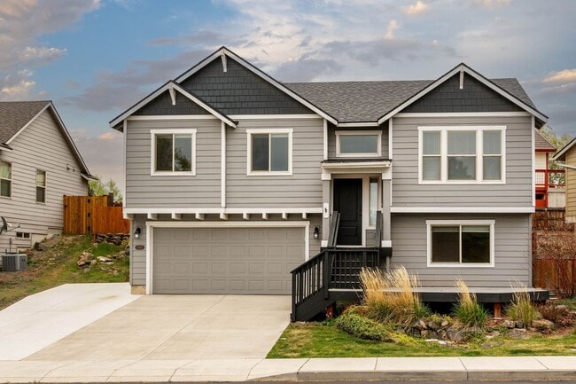 Building Photo - Refined Living in the Heart of Bend — Fully Remodeled Home for Lease