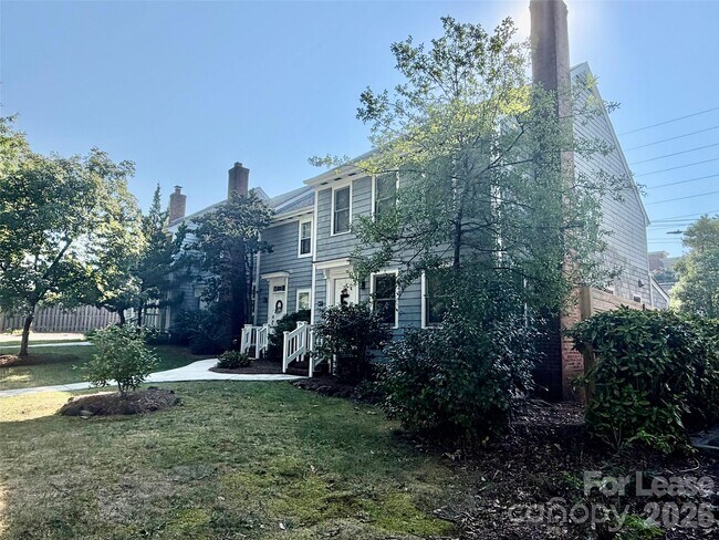 Photo - 1907 Charlotte Dr