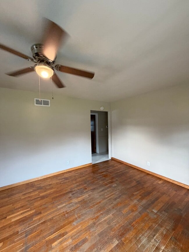 Photo - Spacious 2 Bedroom Home Holland Northside