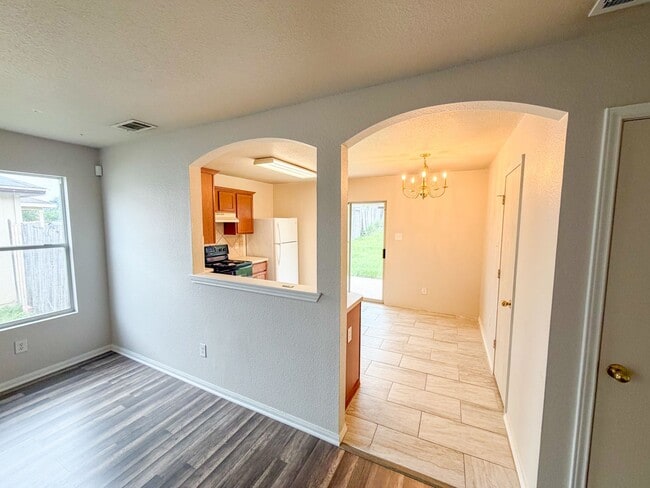 Photo - 2909 Blackburn Dr