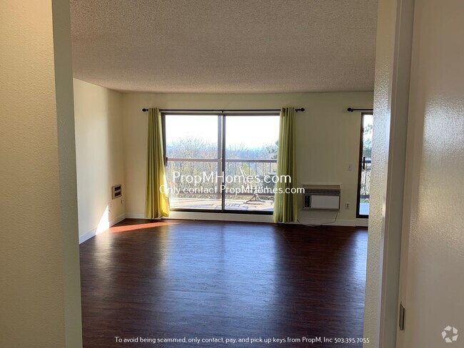 Building Photo - Stunning Views of Mt. Hood & Free W/S/G!! ... Unit 220 Rental