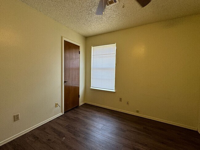 Photo - 6124 SW Oakcliff Ave