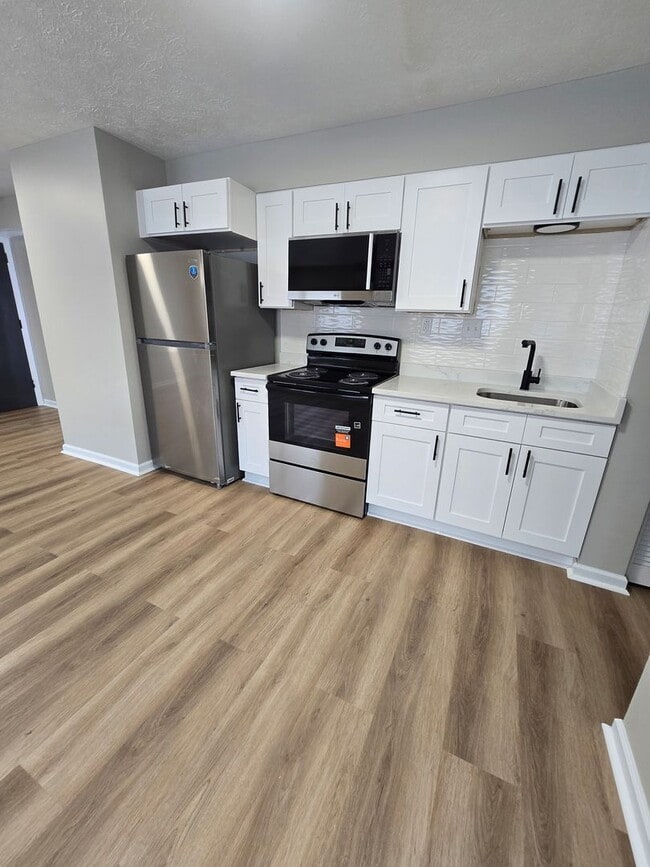 Building Photo - Welcome Home to Bellagio South Living: Where Comfort Meets Convenience Unit 265-04