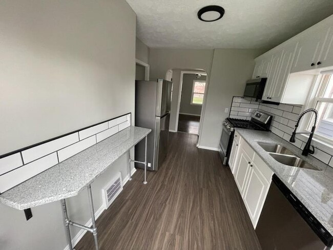 Photo - 3896 Parkdale Rd