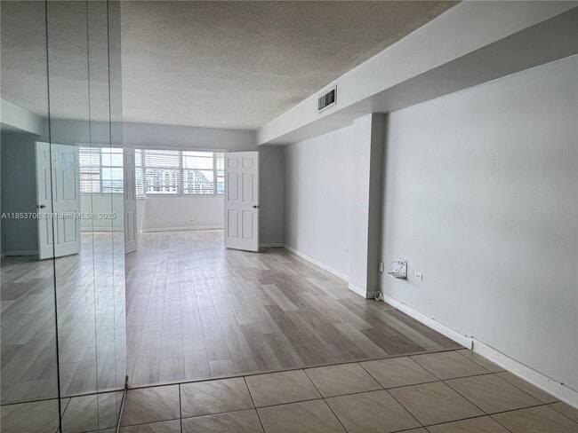Photo - 905 Brickell Bay Dr Unit 1631