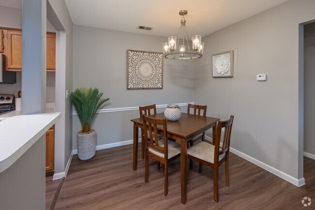 2BR, 2BA - 1,125SF - WoodSpring