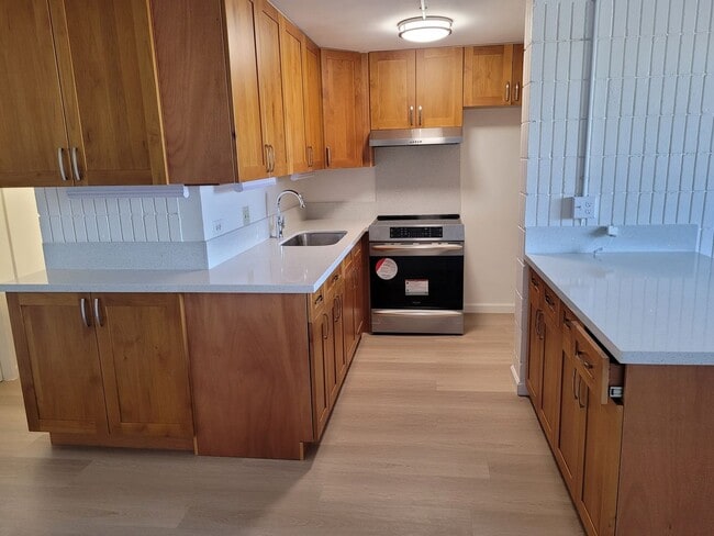 Building Photo - FULLY Renovated 3bd, 2ba, 1pkg for $2900