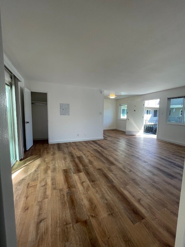 Photo - 1205 Geraldine Way Unidad 5