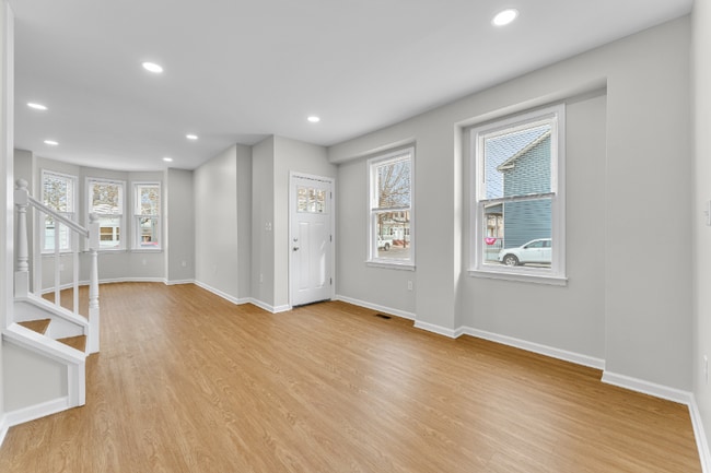 Photo - 320 Market St