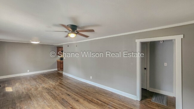 Photo - 3 bedroom/ 1 bathroom home for rent!