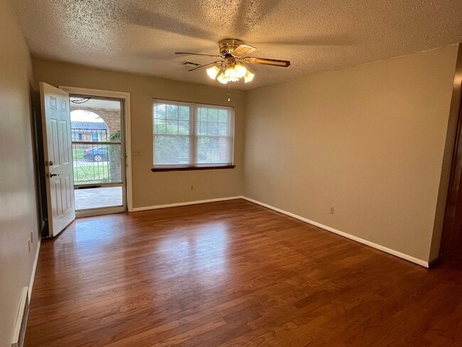 Photo - Cute 3 bed 1.5 Bath in Midwest City