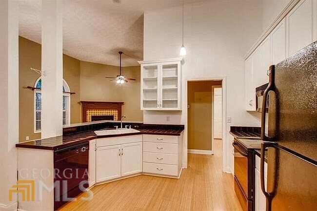 Photo - 154 Strathmore Dr