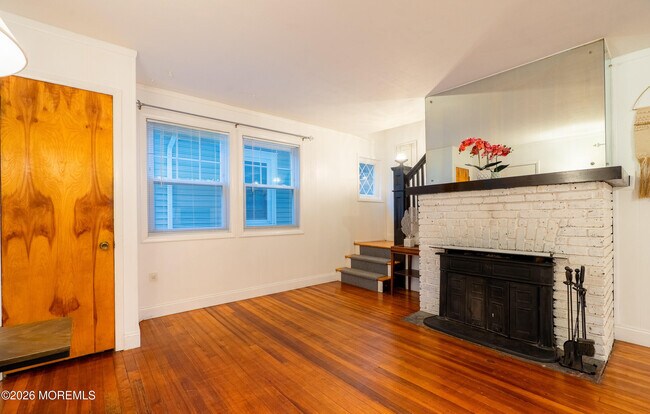 1305 4th Ave