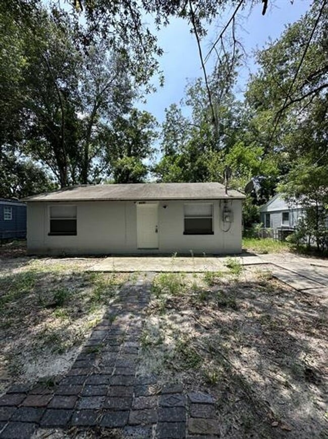 Building Photo - Affordable 3 Bedroom Home