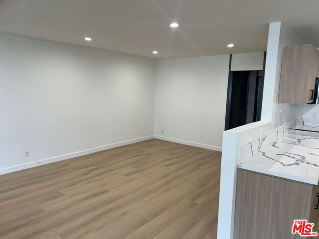 Photo - 1253 Hayworth Ave Unit 104