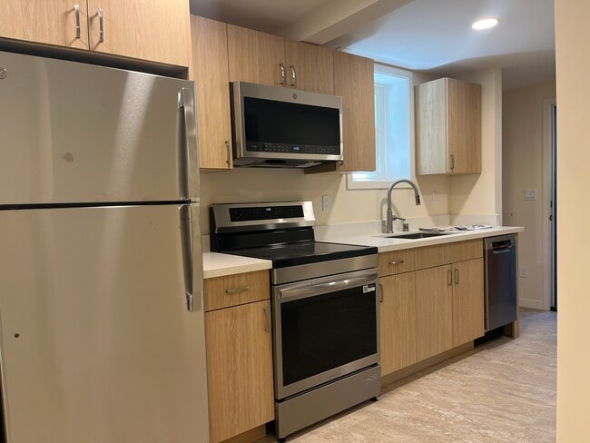 Building Photo - 5543 26th Ave NE Unit 5543B