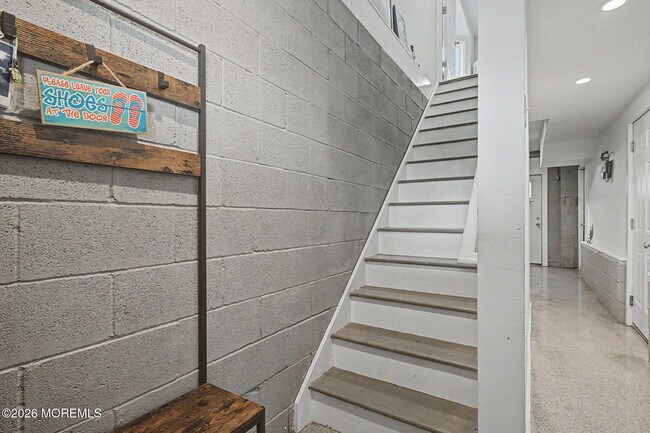 10 Center St