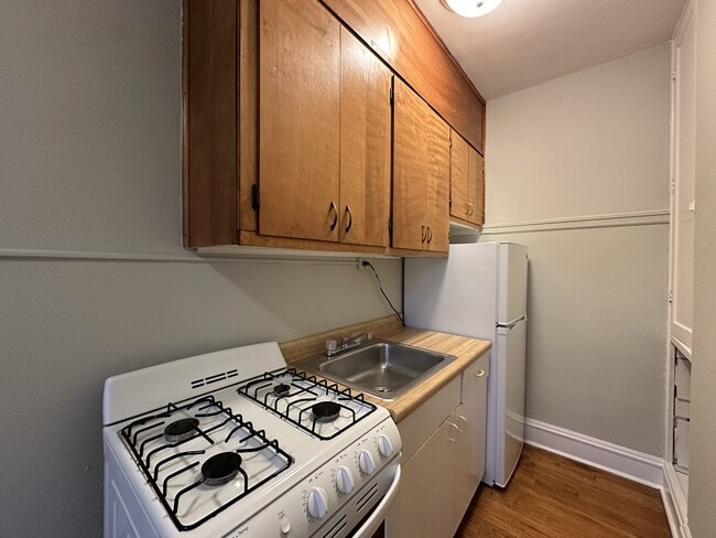 Photo - 4632 N Paulina St Unit J06W