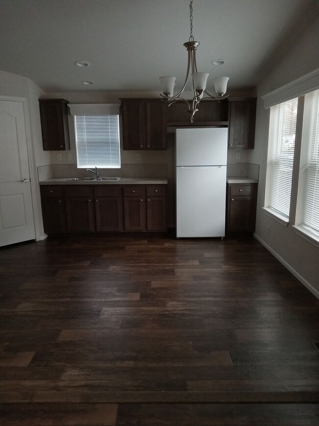 Photo - 47719 Fairyglen -3 bedroom / 2 Bath in Oakridge