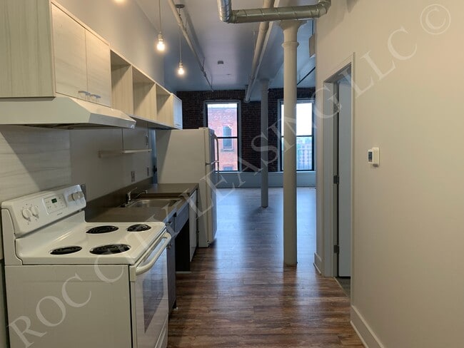 Unit 508 Entry - Hive@155 and Hive Andrews