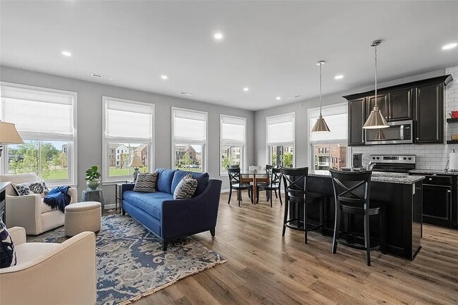 Building Photo - 303 Tillary Ln Unit 201