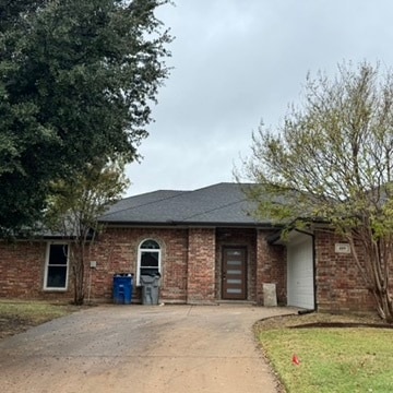 Photo - 409 Hardwicke Ln