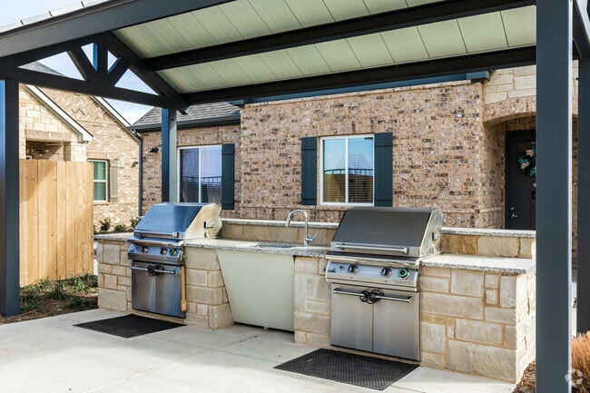 Outdoor Kitchen & BBQ
