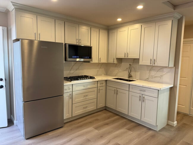 Building Photo - 1924 Camargo Dr