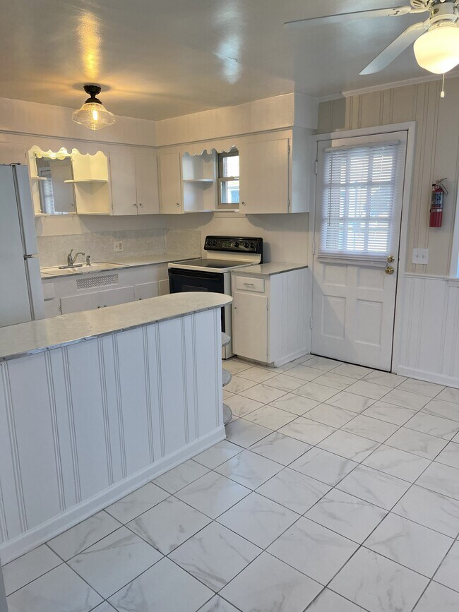 Photo - 2110 Market Ave N