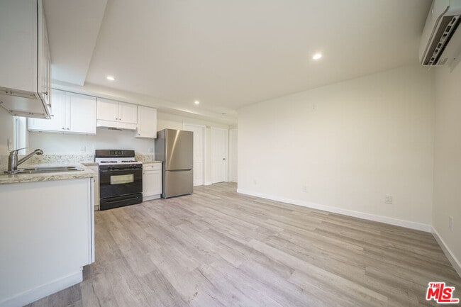 Photo - 229 E 85th St Unit 231 12