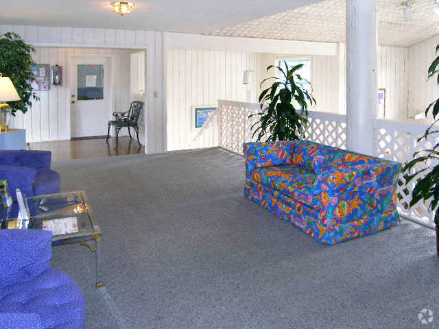 Lobby - Hawaiian Village North Apartments