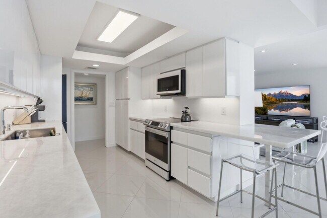 Photo - 3210 S Ocean Blvd Unidad 602