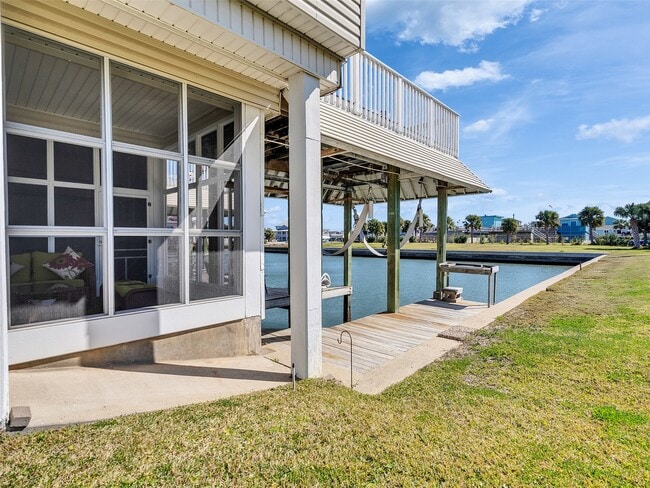 Building Photo - 16627 Bayfront Dr