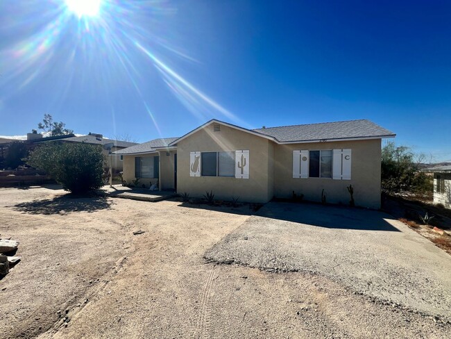 Cozy 3-Bedroom Home Near 29 Palms Base & J... - Cozy 3-Bedroom Home Near 29 Palms Base & J...