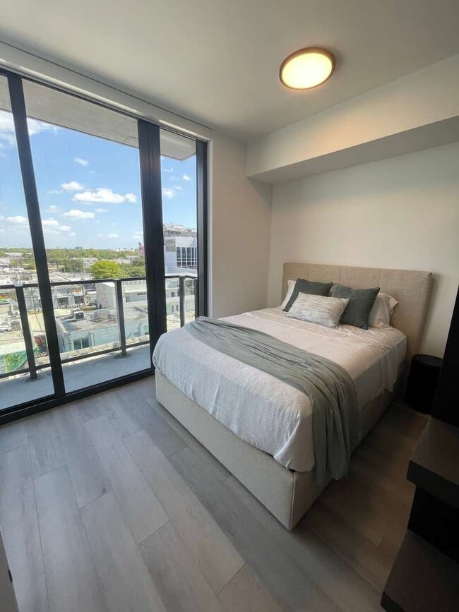 Building Photo - 160 NW 32nd St Unit S3 Rental