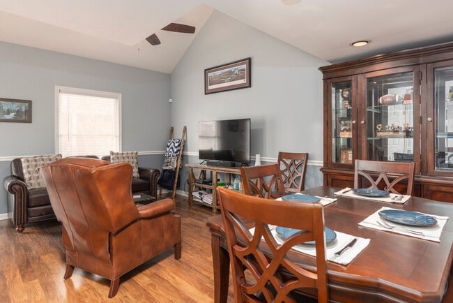 510 E Gillespie St Unit B 8