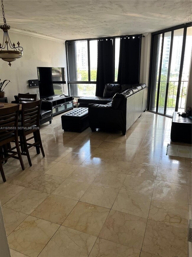 Photo - 520 Brickell Key Dr Unidad A610