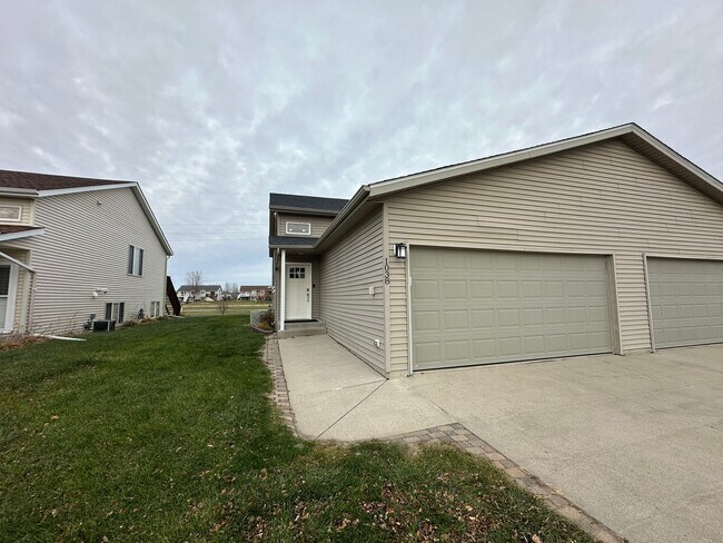 Photo - 3 Bedroom, 2 Bathroom Home in West Fargo -...