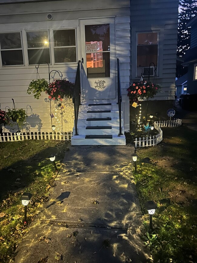 Photo - 160 Stafford Ave Apartamentos