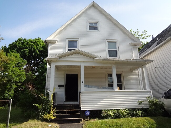 Building Photo - HUGE SINGLE FAMILY FOR RENT !!