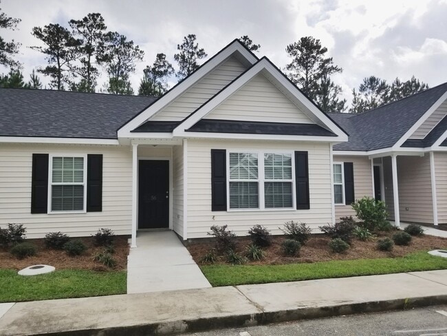 Building Photo - Town Home in Pooler! Move-In Ready
