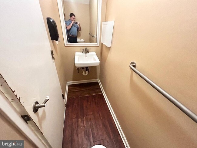 Photo - 3824 Lancaster Ave