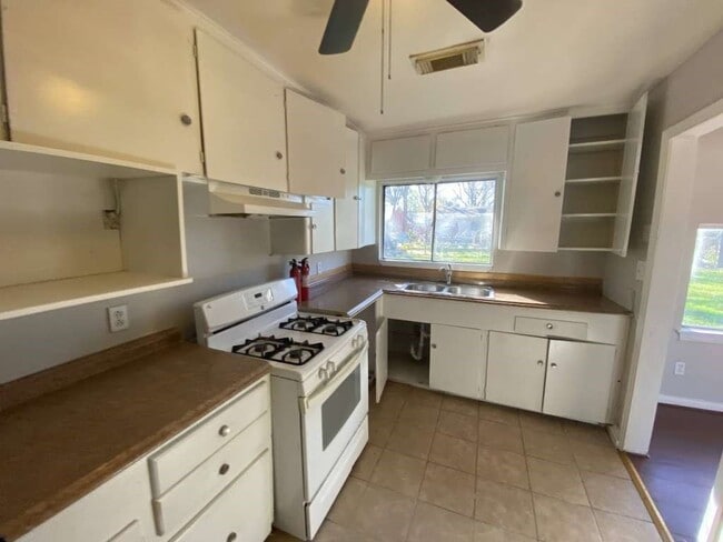 Photo - 5810 Belmark St