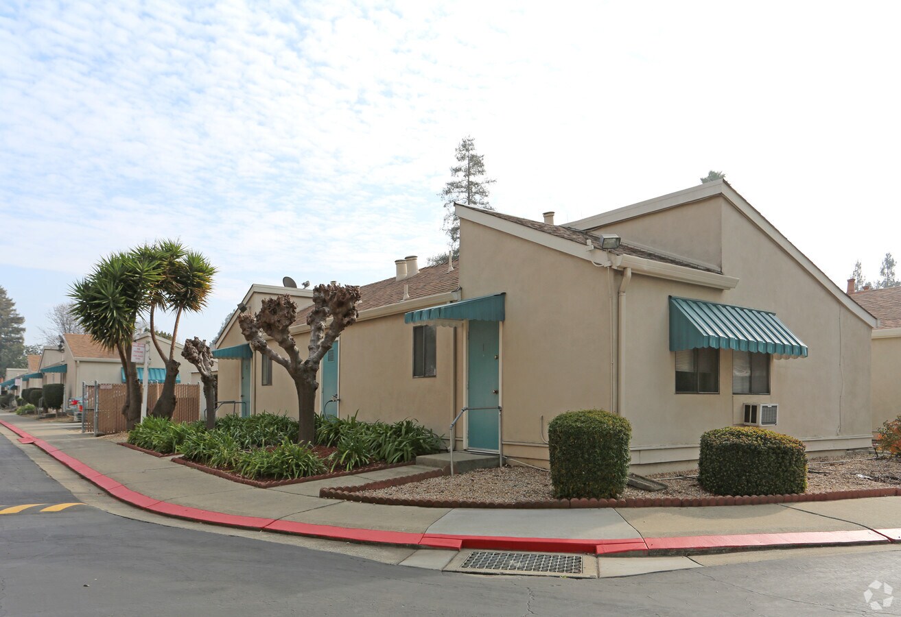 Photo - Hillcrest Gardens