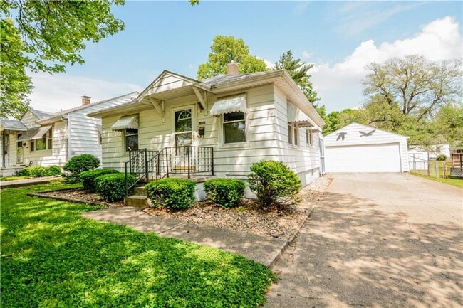 Building Photo - Single Family Home!