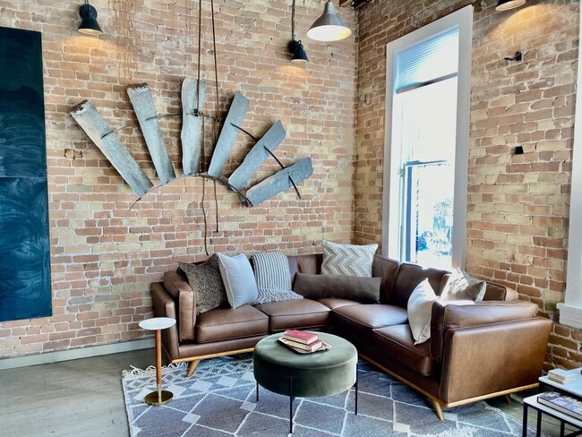 Photo - Modern 2BD Loft with Vintage Charm – Prime Historic Downtown Location! Unidad 20