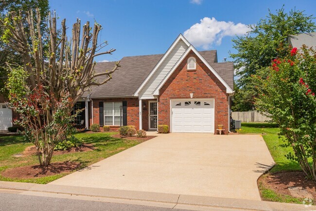 Building Photo - Lovely Townhome in Murfreesboro!