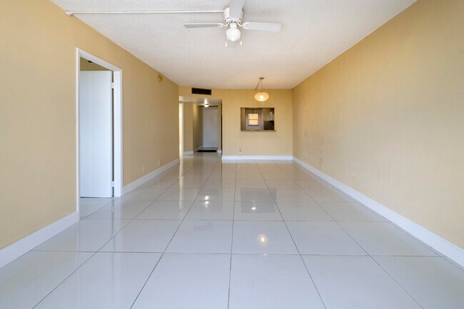 Photo - 4501 NE 21st Ln Unit 412