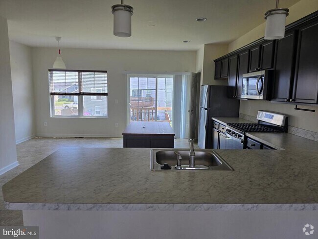 Building Photo - 243 Crofton Ct Rental