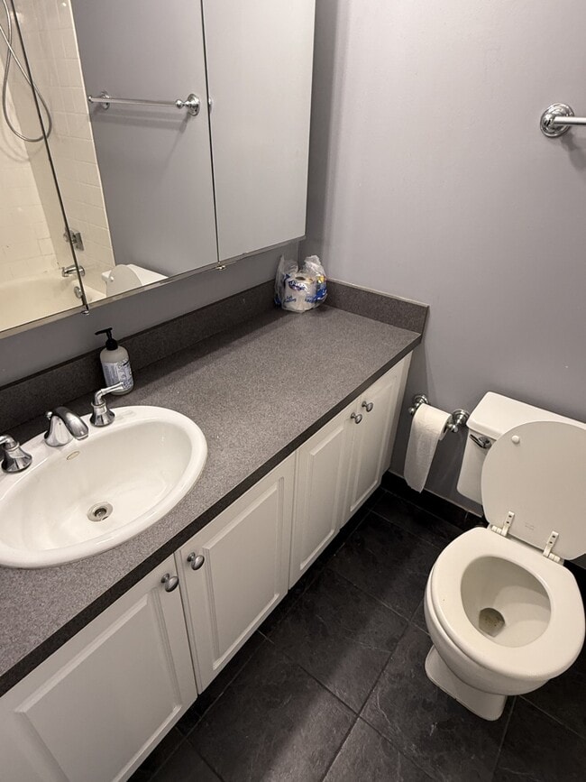 Photo - 10 E Ontario St